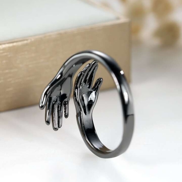 NEW‼️Hug Ring+Gift Box - Picture 2 of 5